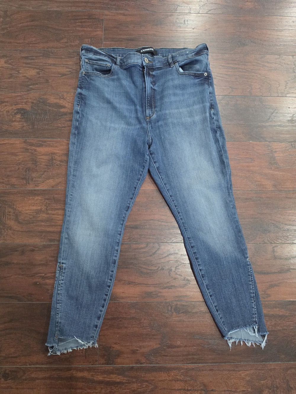 Express Super High Rise Legging - Picture 2 of 8